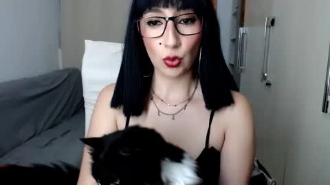 Laura online show from October 14, 10:54 pm