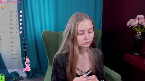 Snapshot of laura_pudd chatting on December 7, 9:50 am Laura online show from December 7, 9:50 am