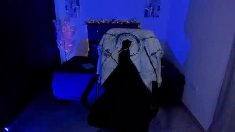 Laura Rose online show from October 9, 3:10 pm