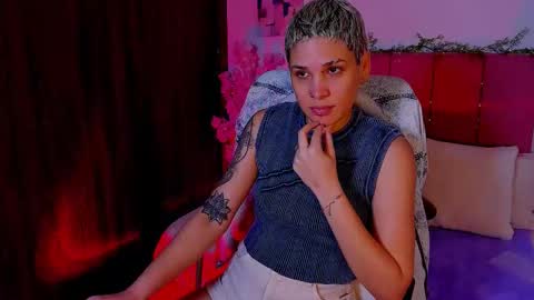 Laura Rose online show from October 17, 12:25 am