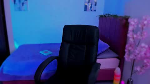 Laura Rose online show from December 4, 1:26 am