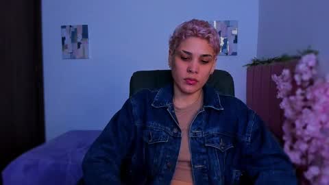 Laura Rose online show from December 18, 6:08 am