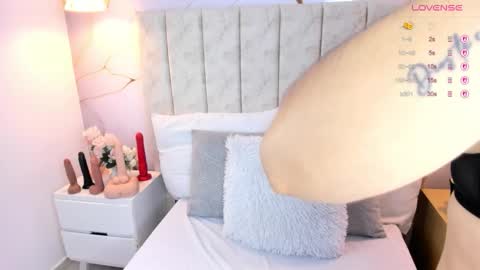 Laura Smith online show from December 20, 6:59 pm