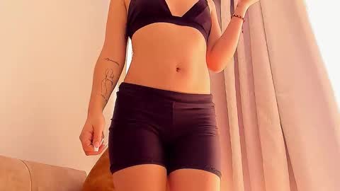 LAURA SOE online show from January 14, 6:02 pm