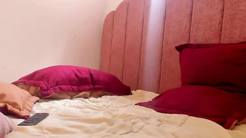 LAURA SOE online show from March 31, 8:20 pm