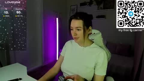 Snapshot of lauraa_collins chatting on June 16, 12:57 am kate online show from June 16, 12:57 am