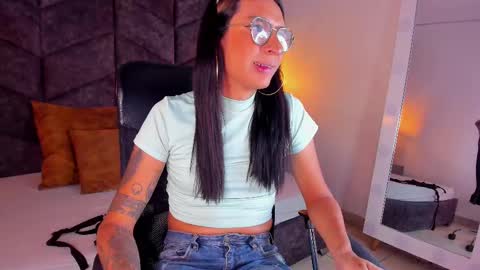 lauraagomezz__ online show from January 28, 7:32 pm