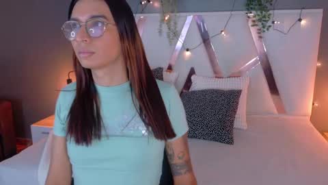 lauraagomezz__ online show from September 20, 8:43 pm