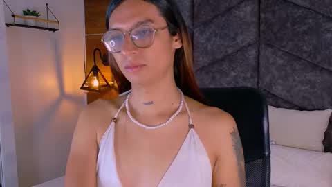 lauraagomezz__ online show from September 29, 7:40 pm
