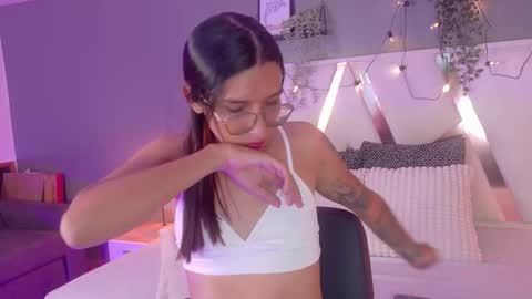 lauraagomezz__ online show from October 4, 7:34 pm