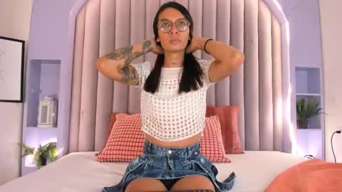 lauraagomezz__ online show from October 6, 7:33 pm