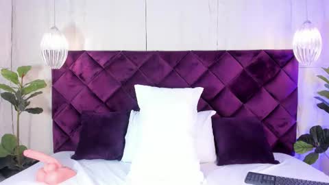 Snapshot of lauracarther chatting on December 17, 5:19 pm LauraCarther online show from December 17, 5:19 pm