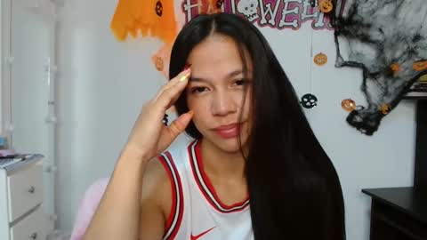 lauracb          online show from October 19, 7:14 pm