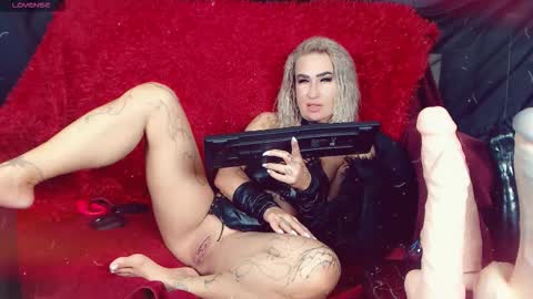 Snapshot of lauracrystall chatting on October 8, 5:10 pm LauraCrystall online show from October 8, 5:10 pm