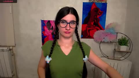 Laura online show from November 10, 1:43 pm