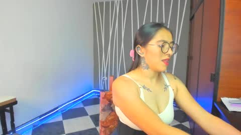 Snapshot of laurag_27 chatting on July 8, 8:13 pm laura online show from July 8, 8:13 pm