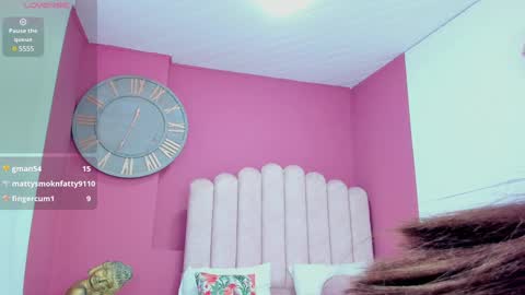 Laura Glowing online show from December 3, 9:11 am