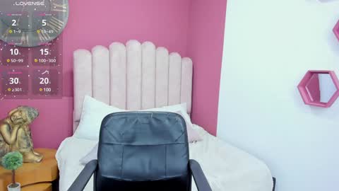 Laura Glowing online show from January 18, 9:45 am