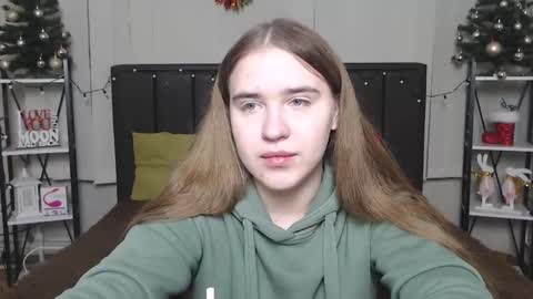 LauraHlot online show from December 27, 5:09 am