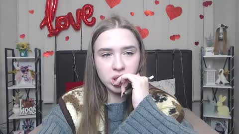 LauraHlot online show from February 4, 8:14 pm