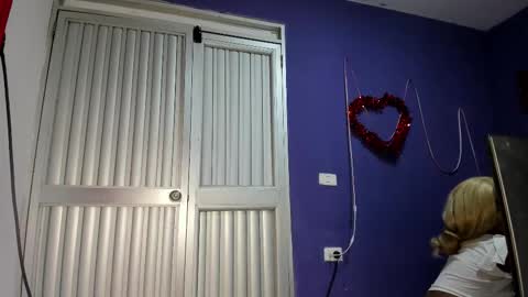 laurahot_699 online show from November 18, 3:27 pm