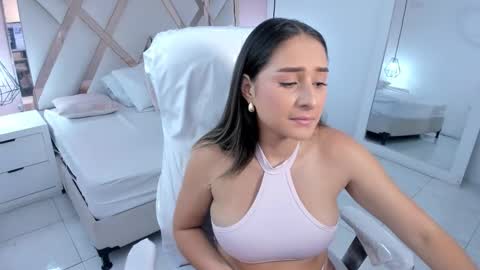 laura  online show from October 30, 1:45 pm