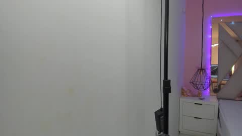 laura  online show from February 17, 8:37 pm