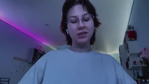 Snapshot of lauraleerogstad chatting on February 22, 11:20 am Lora online show from February 22, 11:20 am