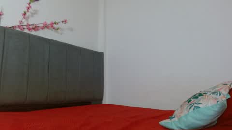 Laura online show from April 17, 9:18 pm