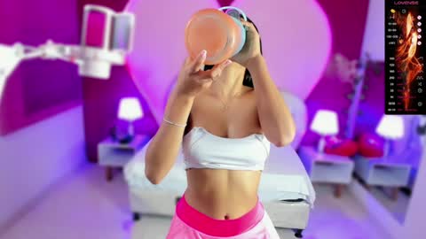 Laura MartinGMT-5 2200-0600 online show from January 8, 12:28 am