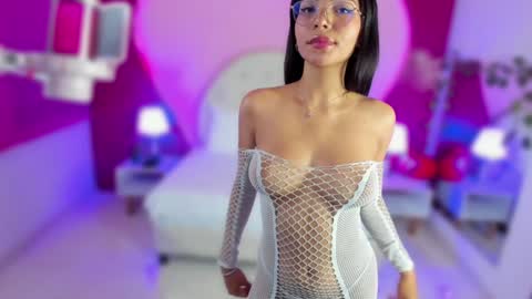 Laura MartinGMT-5 2200-0600 online show from January 12, 1:21 am