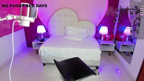 Laura MartinGMT-5 2200-0600 online show from February 2, 4:00 pm