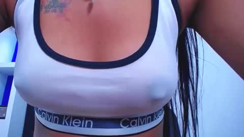 lauramossart online show from November 18, 2:17 am