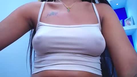 lauramossart online show from November 19, 5:51 am