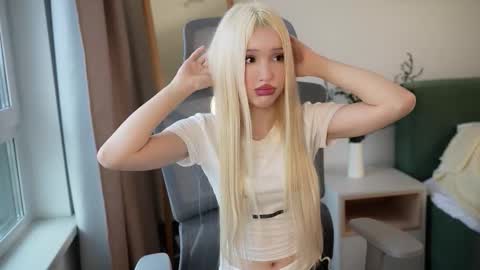 Laura online show from November 1, 7:10 am