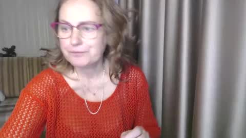 Lauraoven1 online show from December 19, 6:56 am