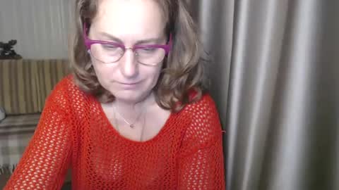 Lauraoven1 online show from December 19, 3:30 pm