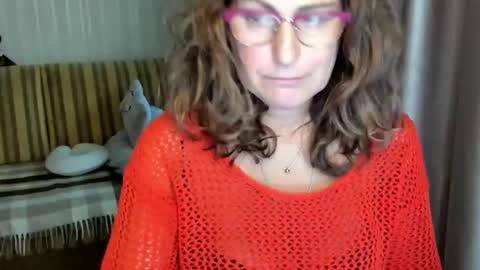 Lauraoven1 online show from October 6, 2:03 pm
