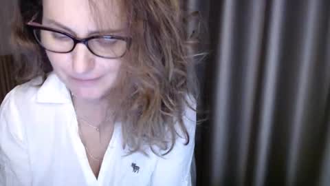 Lauraoven1 online show from December 3, 1:20 pm