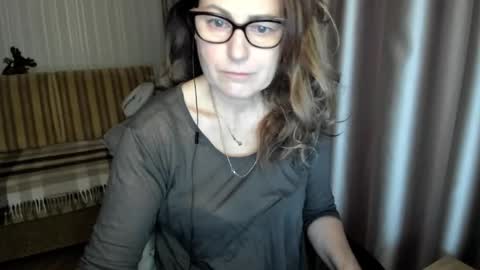 Lauraoven1 online show from December 18, 7:47 am