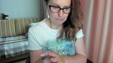 Snapshot of lauraoven1 chatting on April 28, 8:08 am Lauraoven1 online show from April 28, 8:08 am
