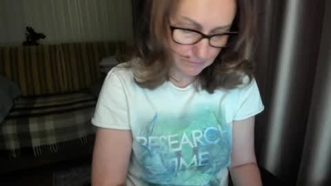 Snapshot of lauraoven1 chatting on April 29, 6:03 pm Lauraoven1 online show from April 29, 6:03 pm