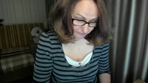 Snapshot of lauraoven1 chatting on May 5, 6:38 pm Lauraoven1 online show from May 5, 6:38 pm
