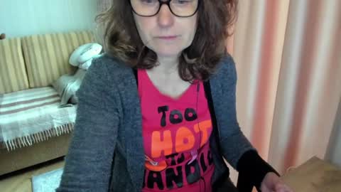 Snapshot of lauraoven1 chatting on May 14, 8:10 am Lauraoven1 online show from May 14, 8:10 am