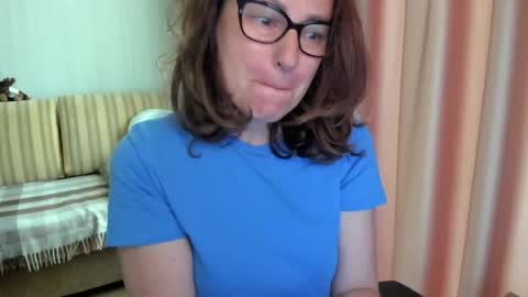 Snapshot of lauraoven1 chatting on May 20, 6:52 am Lauraoven1 online show from May 20, 6:52 am