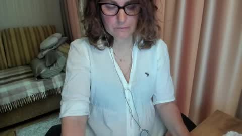 Snapshot of lauraoven1 chatting on May 22, 8:42 am Lauraoven1 online show from May 22, 8:42 am