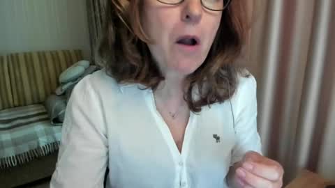 Snapshot of lauraoven1 chatting on May 25, 9:26 am Lauraoven1 online show from May 25, 9:26 am