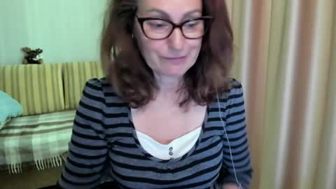 Snapshot of lauraoven1 chatting on June 19, 8:18 am Lauraoven1 online show from June 19, 8:18 am