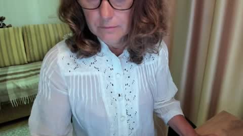 Snapshot of lauraoven1 chatting on July 4, 8:31 am Lauraoven1 online show from July 4, 8:31 am