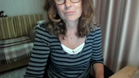 Snapshot of lauraoven1 chatting on July 6, 3:03 pm Lauraoven1 online show from July 6, 3:03 pm